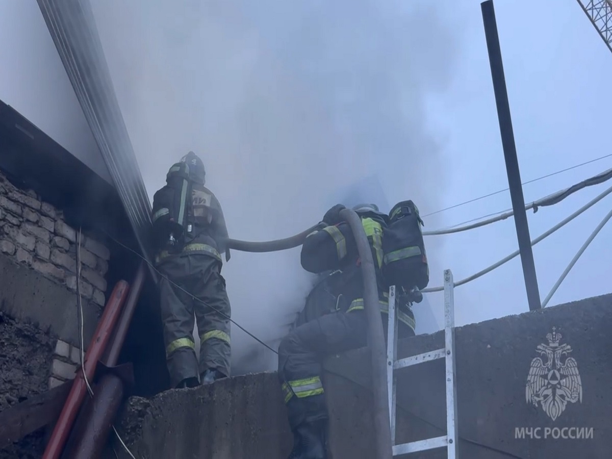 В Иванове пожарные потушили большой склад на 13-ой Березниковской