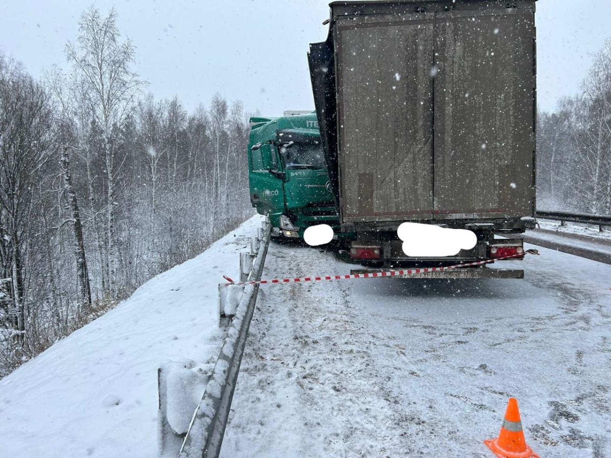 две фуры сколкнулись под Златоустом