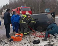 В Ивановской области сотрудники МЧC «вырезали» пострадавшего водителя из машины