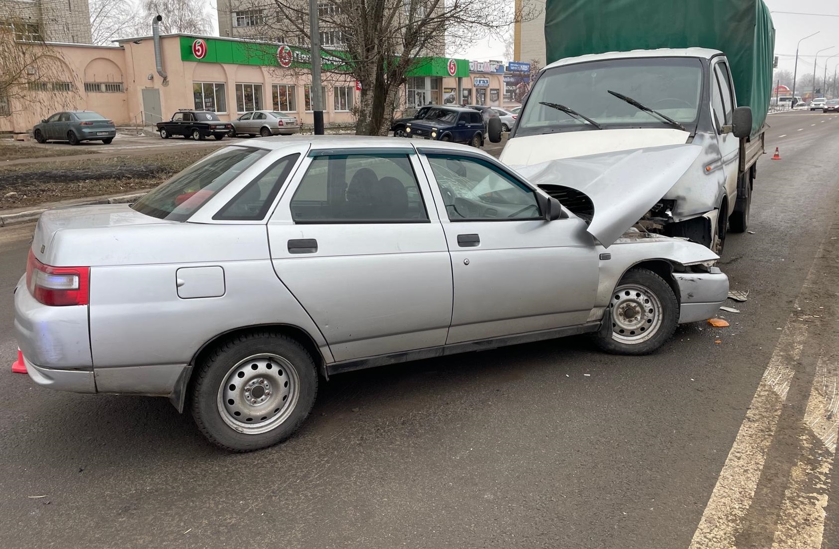 В Тамбове «МАЗ» врезался в «десятку», а та отлетела в «Газель»