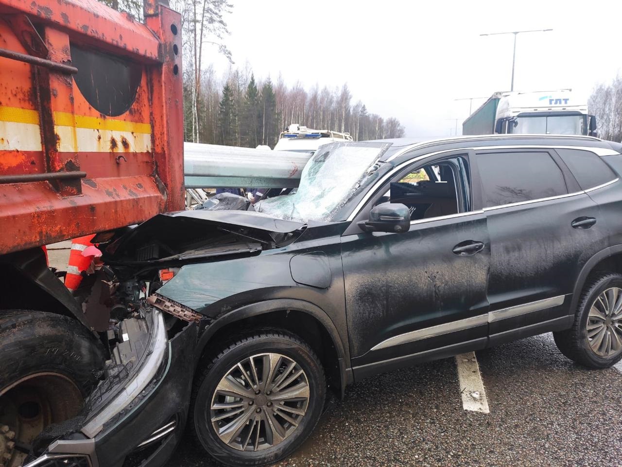 В Новгородском районе Chery Tiggo врезалась в «дорожников»