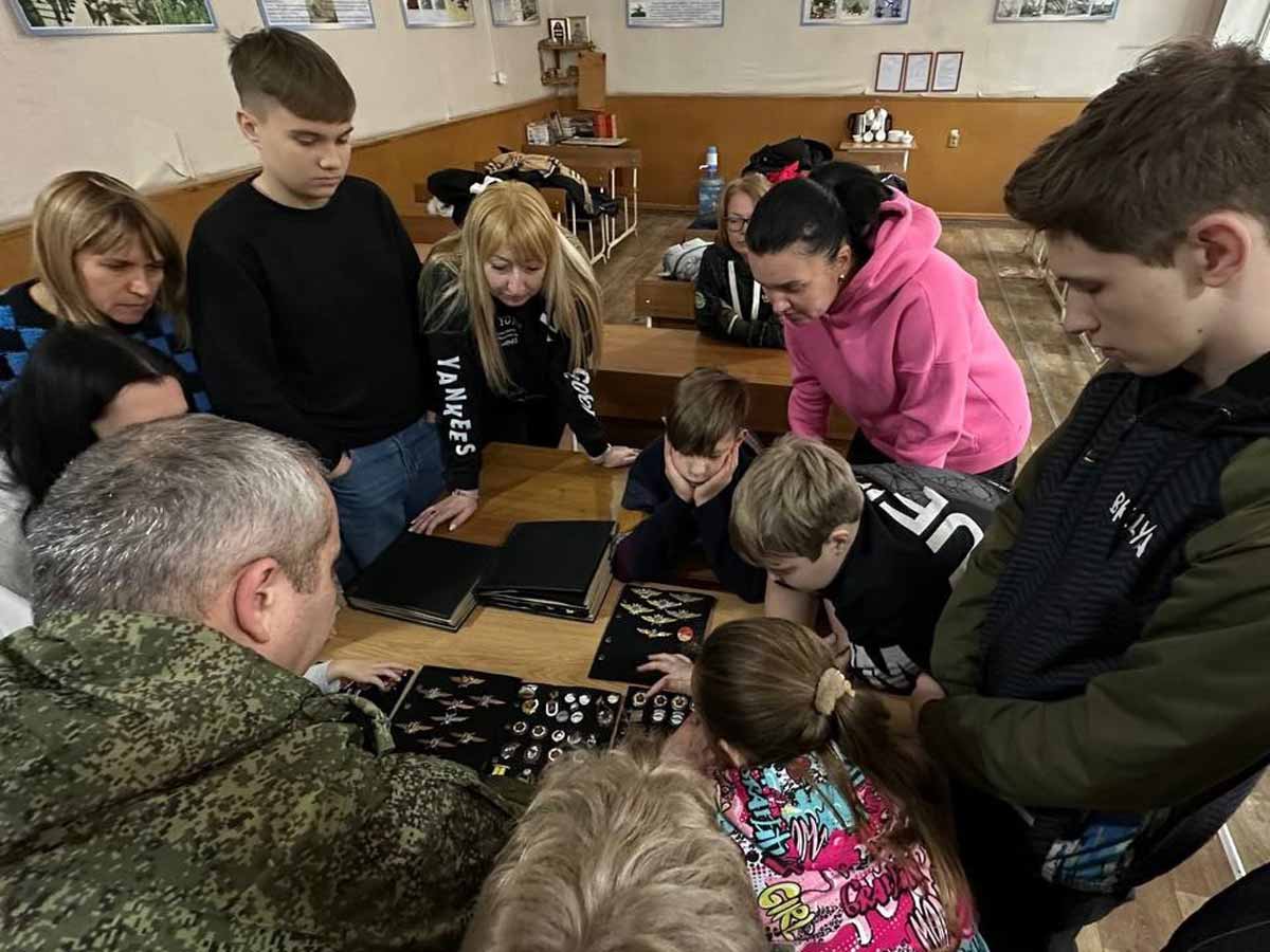 В канун празднования 23-го дня рождения партии «Единая Россия», для семей участников СВО была организована экскурсия в воинскую часть