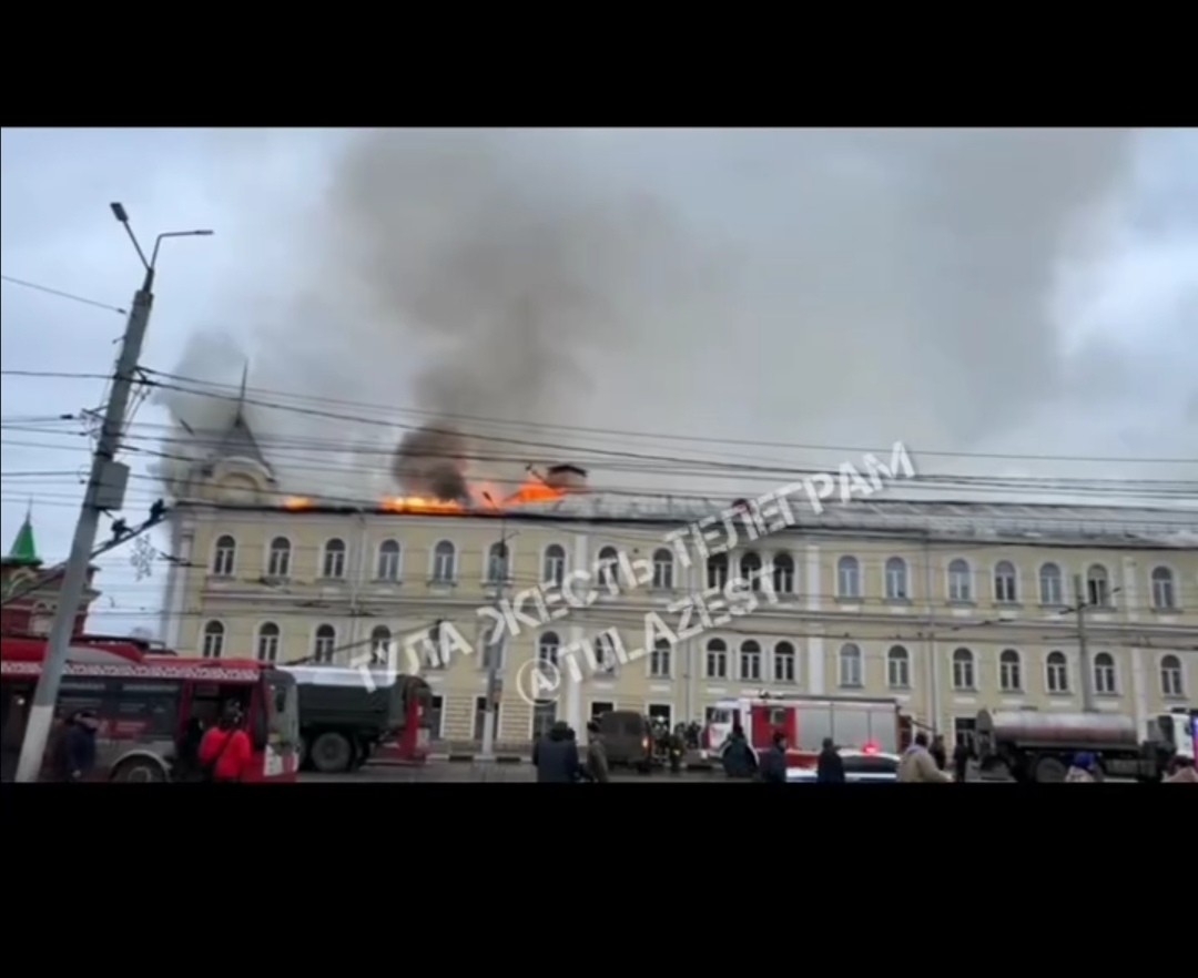 Из-за сильного пожара в тульском военном госпитале рухнула крыша