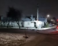 В городе Рязани пожарные из горящего дома спасли женщину и ее собаку