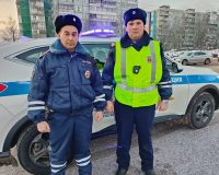 Новгородские сотрудники ДПС помогли водителю помогли водителю в трудной ситуации