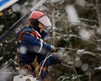 Жители восьми районов Новгородской области остаются без электричества