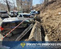 стена упала