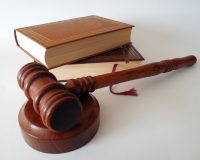 В Санкт-Петербурге суд обязал ритуальное агентство компенсировать женщине моральный вред за гроб не того цвета