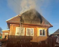 В Вичуге огнеборцы спасли мужчину из горящего дома, когда тот потерял сознание