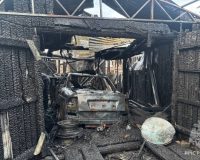 В Шуе загорелся гараж с автомобилем внутри