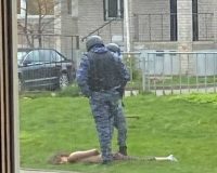 В Новгороде подросток пырнул товарища, а потом с ножом явился на территорию гимназии
