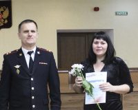 В Новгороде жертва дистанционного мошенничества поблагодарила полицейских за помощь