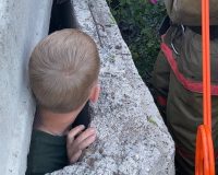 застрял в плитах