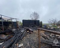 Ог00онь уничтожил частное подворье в Ярославском районе.