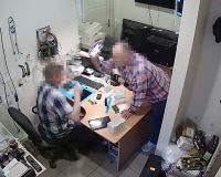 Житель Старой Руссы идёт под суд за избиение мастера, ремонтировавшего его телефон