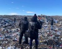труп новорожденного на свалке