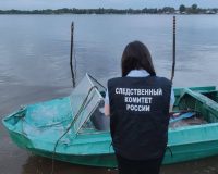 катер врезался в мол
