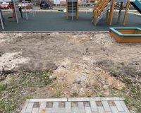 Благоустройство газона сделано не было.