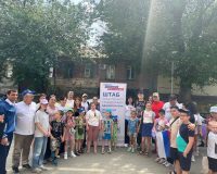 В Железнодорожном районе особенных детей поздравили с долгожданным праздником