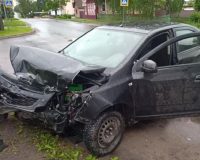 В Мышкине 17-летний парень поехал кататься на машине друга и разбил ее.