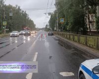 Пенсионерка попала под машину, переходя дорогу на запрещающий сигнал
