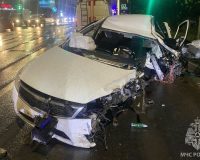 В Иванове в результате наезда на островок безопасности пострадали два человека