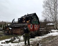 В Старорусском округе в сгоревшем дачном доме обнаружен погибший