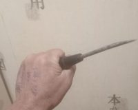 В Великом Новгороде воришка пошёл с отвёрткой на сотрудника магазина