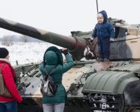 ребенок на танке