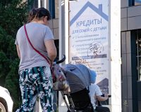 женщина и реклама кредитов