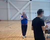 В Новгородской области «в воспитательных целях» физрук привязывала ребёнка к «шведской стенке»