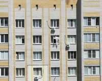 В Петербурге прохожие спасли двухлетнего мальчика, выпавшего с десятого этажа