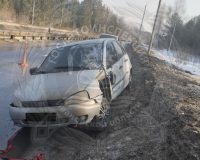 На трассе «Иваново – Родники» легковушка врезалась в снежный вал