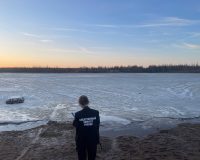 «Под лёд рыбак ушёл моментально...»